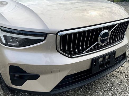 Used 2023 Volvo XC40 B5 Plus image 27