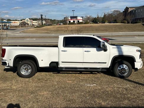 Used 2025 Chevrolet Silverado 3500 High Country w/ Technology Package image 8