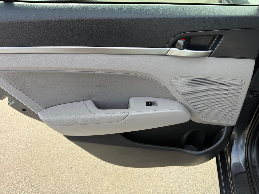 Used 2020 Hyundai Elantra SEL FWD image 23