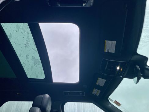 Used 2024 Land Rover Range Rover Sport Dynamic SE image 17