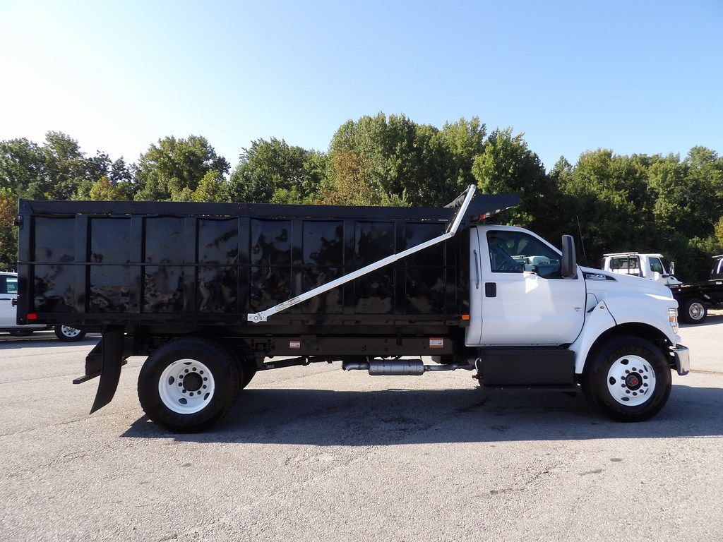 Used 2025 Ford F650 2WD Regular Cab Super Duty image 21