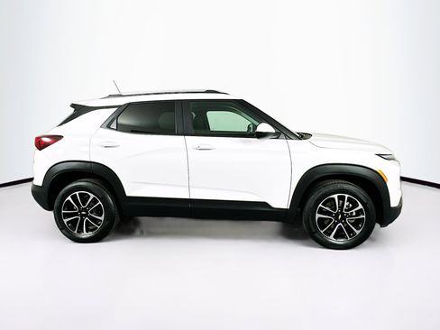 Used 2025 Chevrolet TrailBlazer LT AWD/4WD image 10