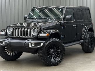Used 2025 Jeep Wrangler Unlimited Sahara AWD/4WD video 1
