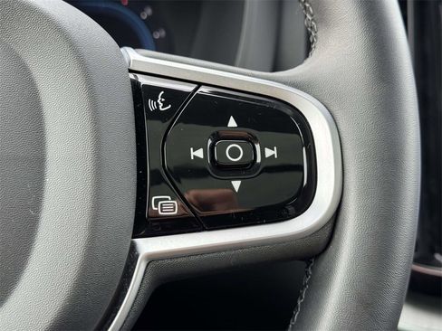 Certified 2025 Volvo XC60 B5 Plus image 20