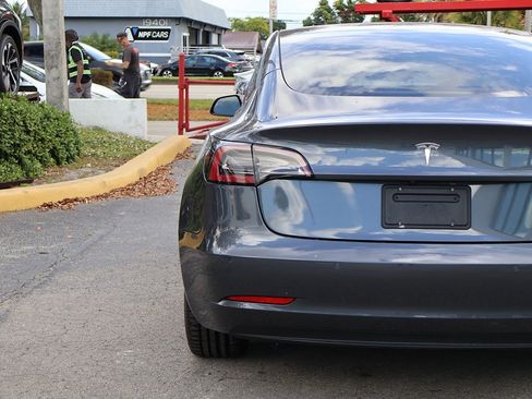 Used 2022 Tesla Model 3 image 15