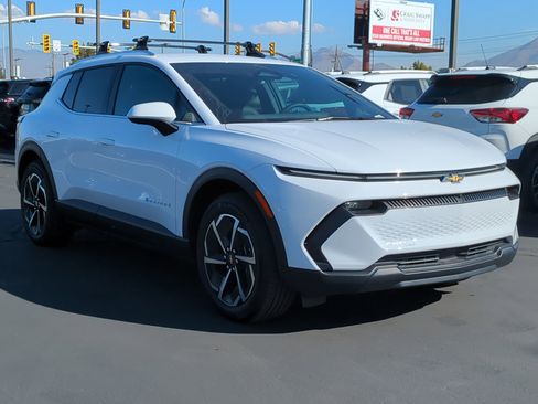 New 2026 Chevrolet Equinox EV LT image 7