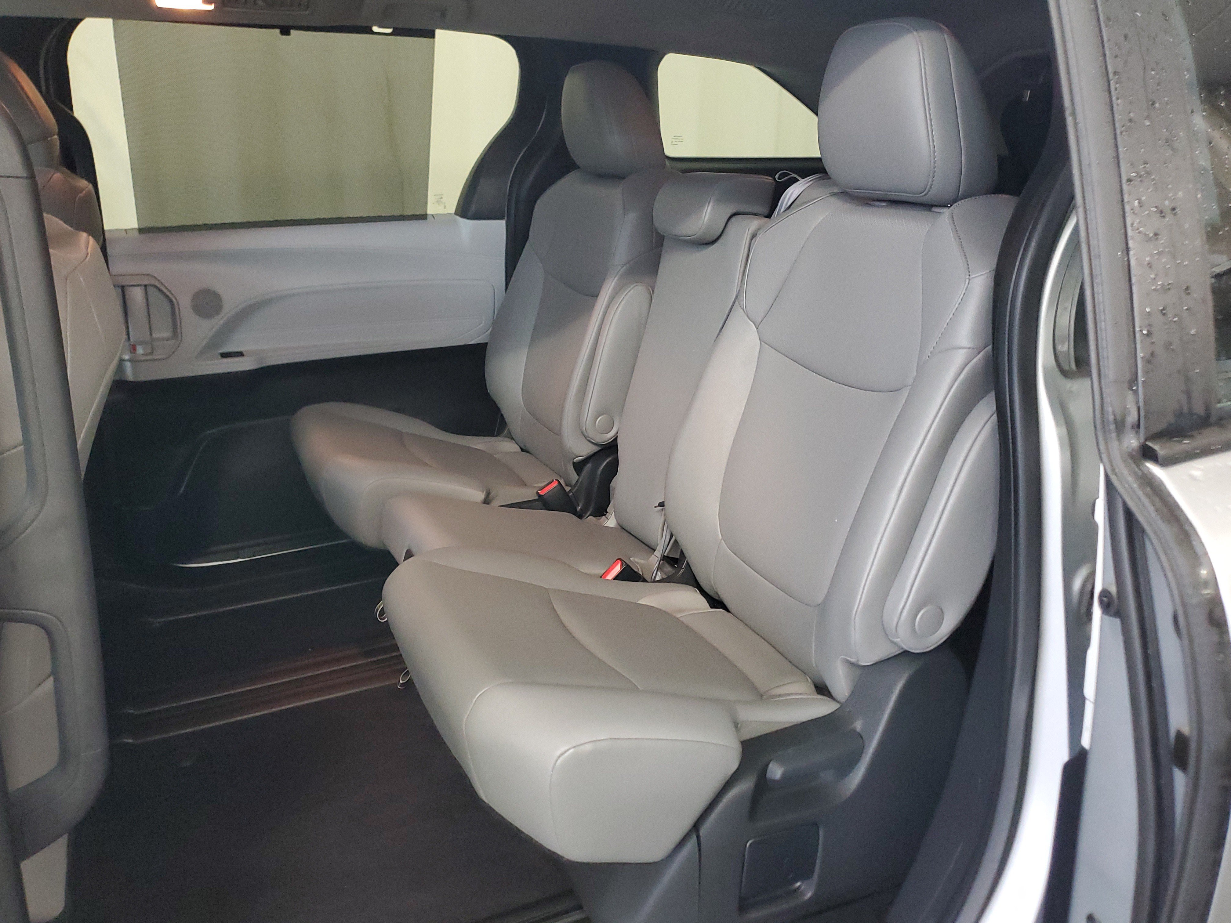 Certified 2025 Toyota Sienna XLE FWD image 13