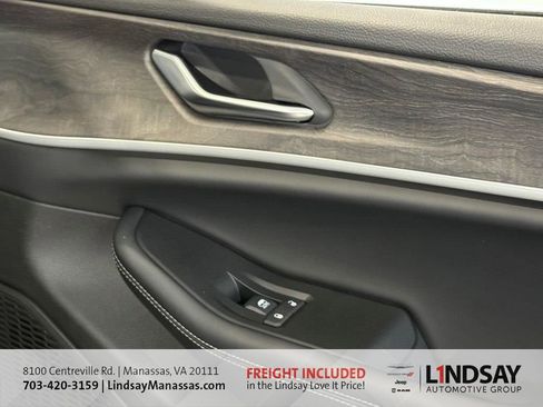 New 2025 Jeep Grand Cherokee Limited w/ Luxury Tech Group II image 13