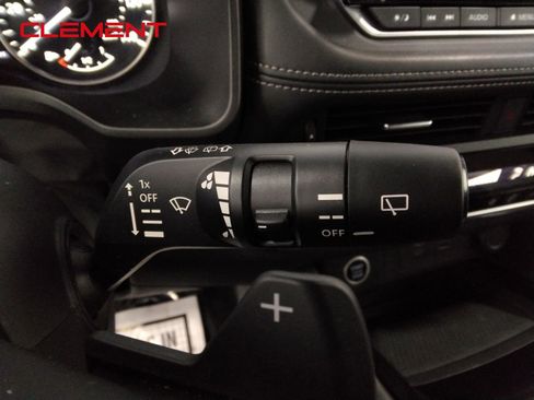 Used 2023 Nissan Rogue SV image 16