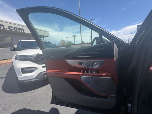 Certified 2024 Lincoln Nautilus Black Label w/ Jet Appearance Package (87T) AWD/4WD image 18