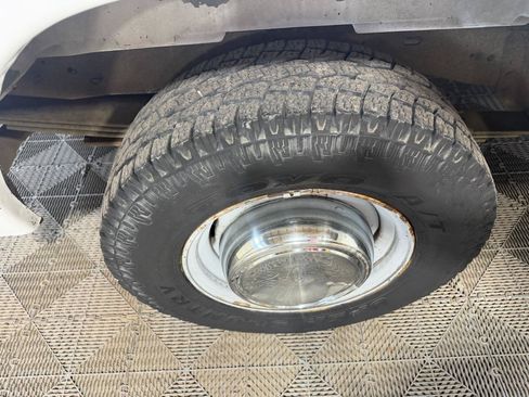 Used 1995 Ford E-250 and Econoline 250 Heavy-Duty RWD image 15
