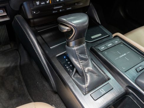 Used 2019 Lexus ES 350 350 w/ Premium Package image 27