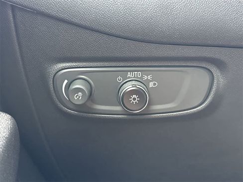 Used 2023 Chevrolet Equinox LT image 17