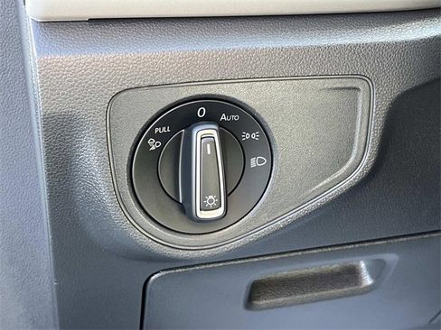 Used 2022 Volkswagen Atlas SE image 35