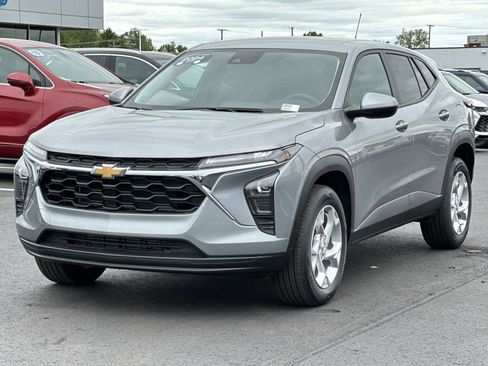 Certified 2024 Chevrolet Trax LS w/ LS Convenience Package FWD image 1