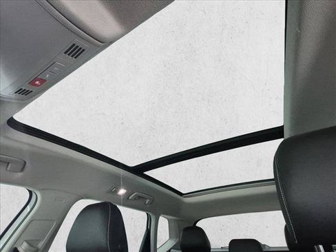 Used 2023 Volkswagen Taos SE w/ Panoramic Sunroof Package FWD image 21