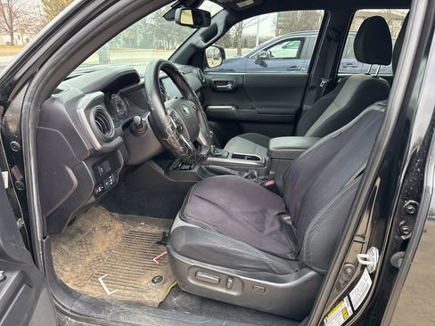 Used 2022 Toyota Tacoma TRD Sport image 18