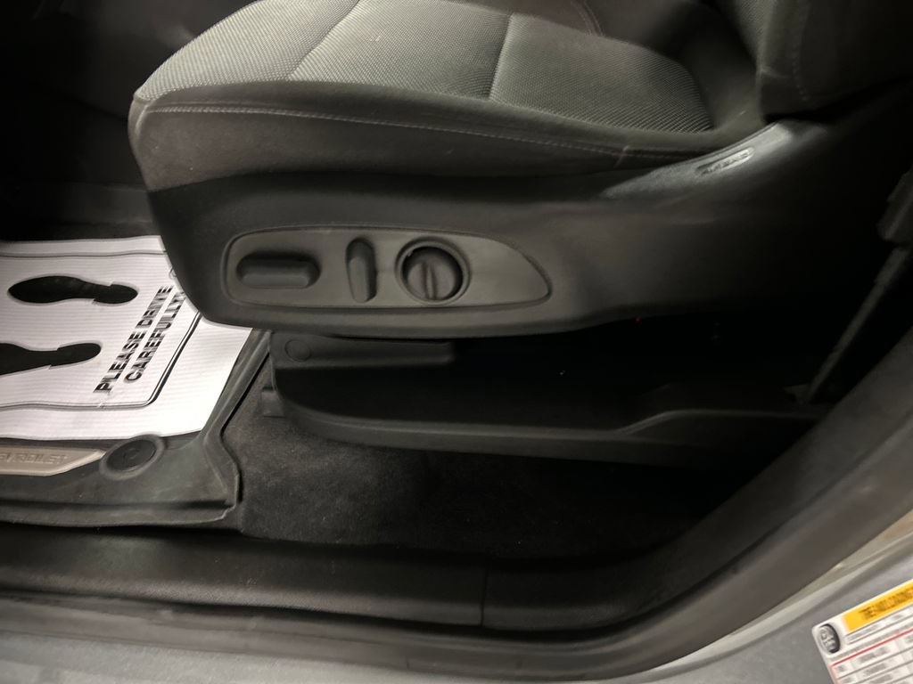 Used 2023 Chevrolet Traverse LT FWD image 13