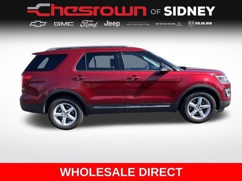 Used 2017 Ford Explorer XLT w/ Equipment Group 202A AWD/4WD image 6