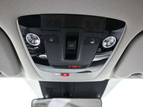 Used 2025 Kia Sorento S w/ Panoramic Sunroof Package image 38