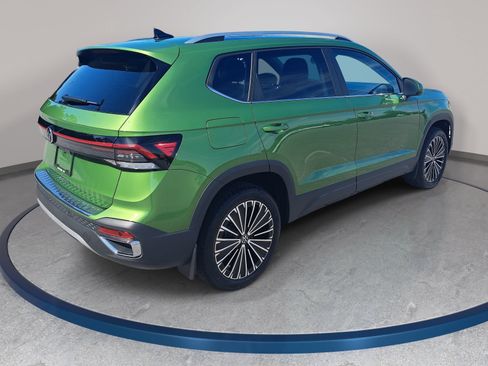 New 2026 Volkswagen Taos SE FWD image 5
