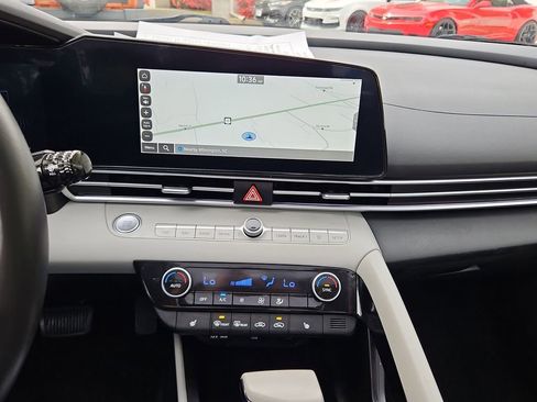 Used 2024 Hyundai Elantra Limited image 16