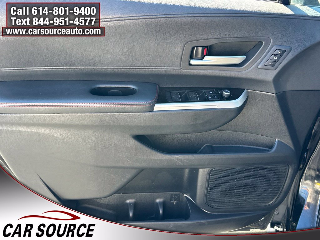 Used 2025 Toyota Sienna XSE w/ XSE Premium Package FWD image 13