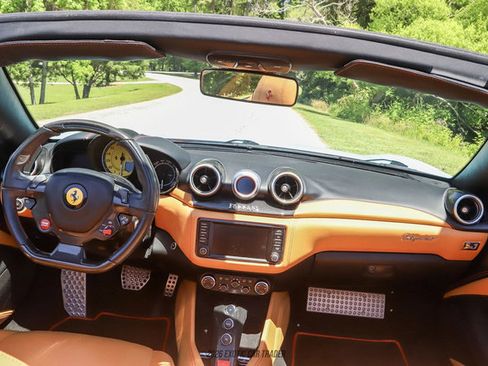 Used 2015 Ferrari California T RWD image 63