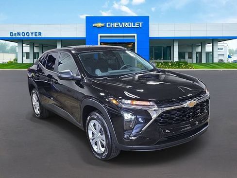 New 2026 Chevrolet Trax LS FWD image 4