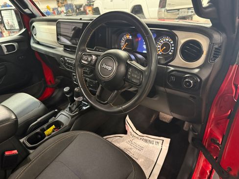 Used 2024 Jeep Wrangler Unlimited Sport w/ Convenience Group image 8