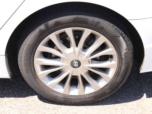 Used 2015 Hyundai Sonata Limited w/ Option Group 06 FWD image 9