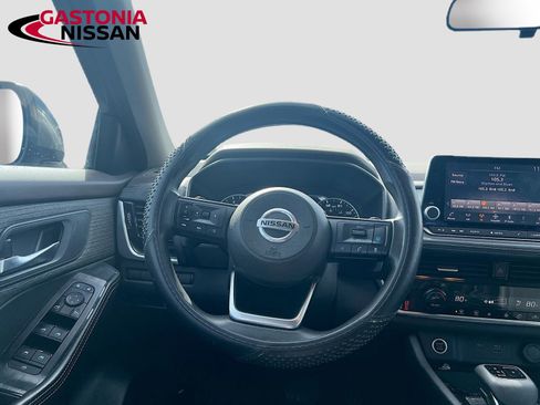 Used 2021 Nissan Rogue SV image 27