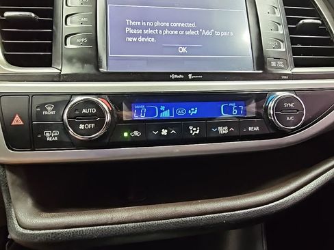 Used 2015 Toyota Highlander XLE image 21