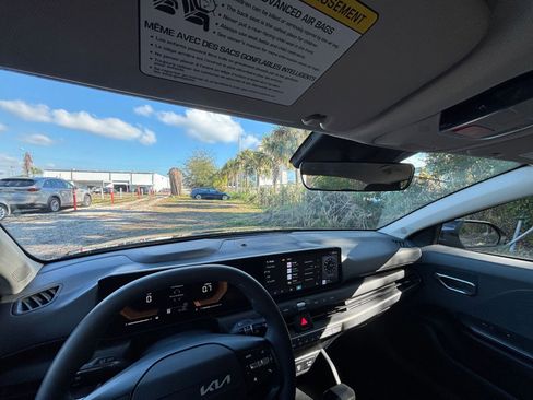 Used 2025 Kia K4 LXS image 34