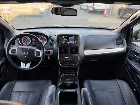 Used 2017 Dodge Grand Caravan GT image 37