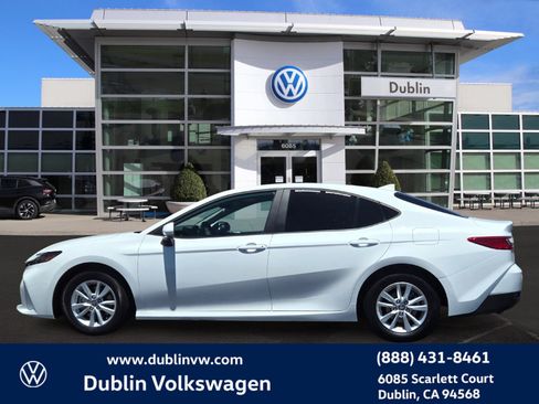 Used 2025 Toyota Camry LE FWD image 7