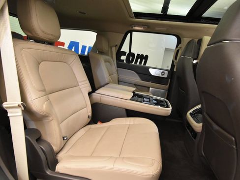 Used 2022 Lincoln Navigator Reserve image 19