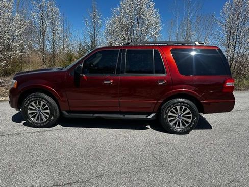 Used 2017 Ford Expedition XLT w/ Equipment Group 202A AWD/4WD image 8