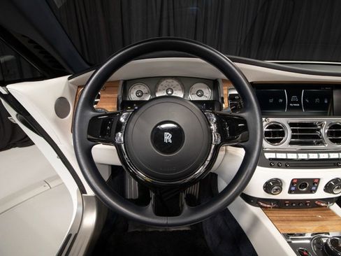 Used 2020 Rolls-Royce Dawn RWD image 27