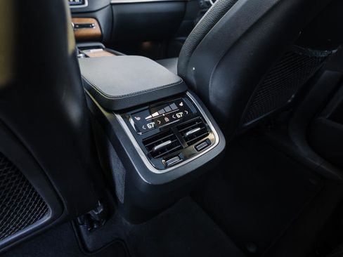 Used 2022 Volvo XC90 T6 Momentum w/ Climate Package image 36