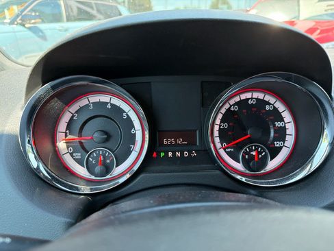 Used 2018 Dodge Grand Caravan SE FWD image 4