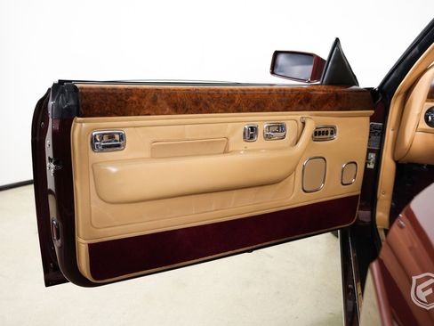 Used 2001 Rolls-Royce Corniche V image 13