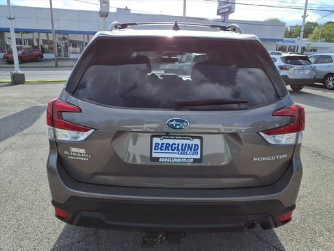 Used 2024 Subaru Forester Premium AWD/4WD image 5