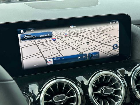 Used 2025 Mercedes-Benz GLA 250 4MATIC image 29