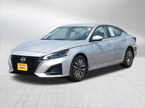 Used 2023 Nissan Altima 2.5 SV FWD image 3