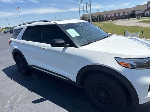 Used 2022 Ford Explorer Platinum w/ Equipment Group 601A AWD/4WD image 2