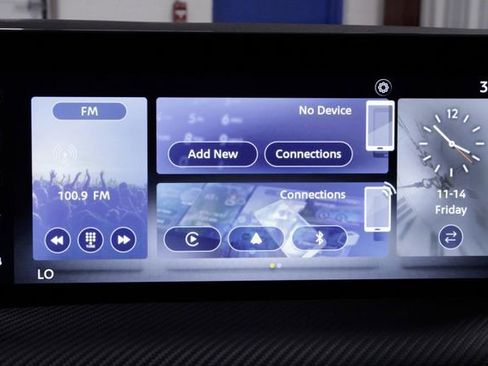 Used 2025 Nissan Kicks SR image 30