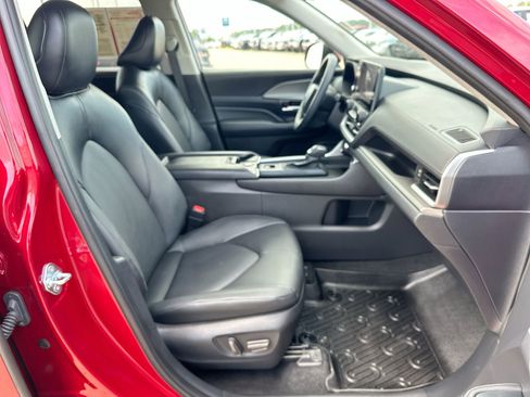 Used 2024 Toyota Grand Highlander XLE image 24