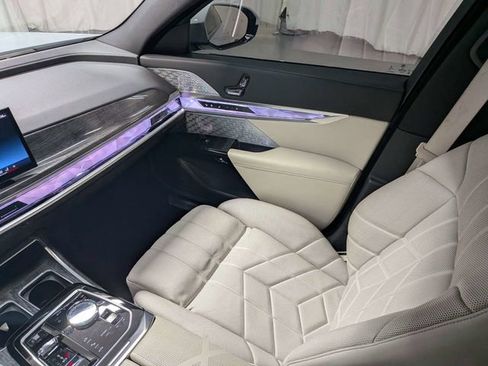 Used 2023 BMW 760i xDrive w/ Luxury Rear Seating Package AWD/4WD image 8