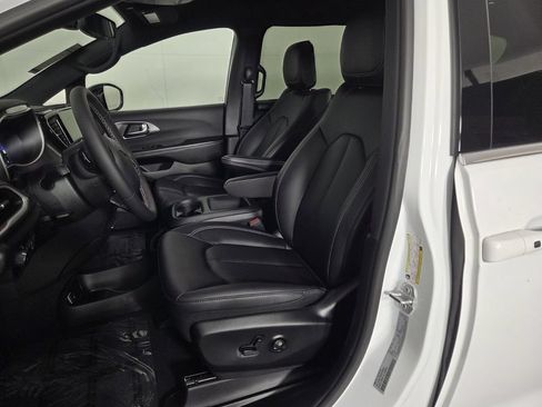 New 2026 Chrysler Pacifica Select FWD image 10